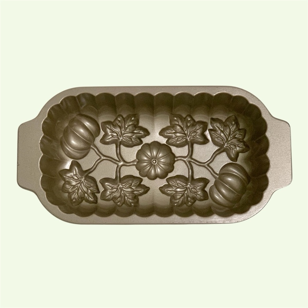 Nordic Ware Harvest Pumpkin Loaf Shimmery Light Gold 3D Baking Pan